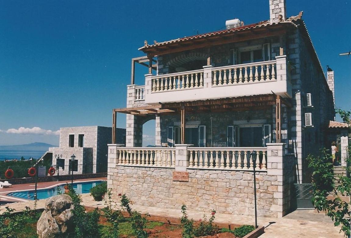 Amalia Apartments Stoupa Bagian luar foto